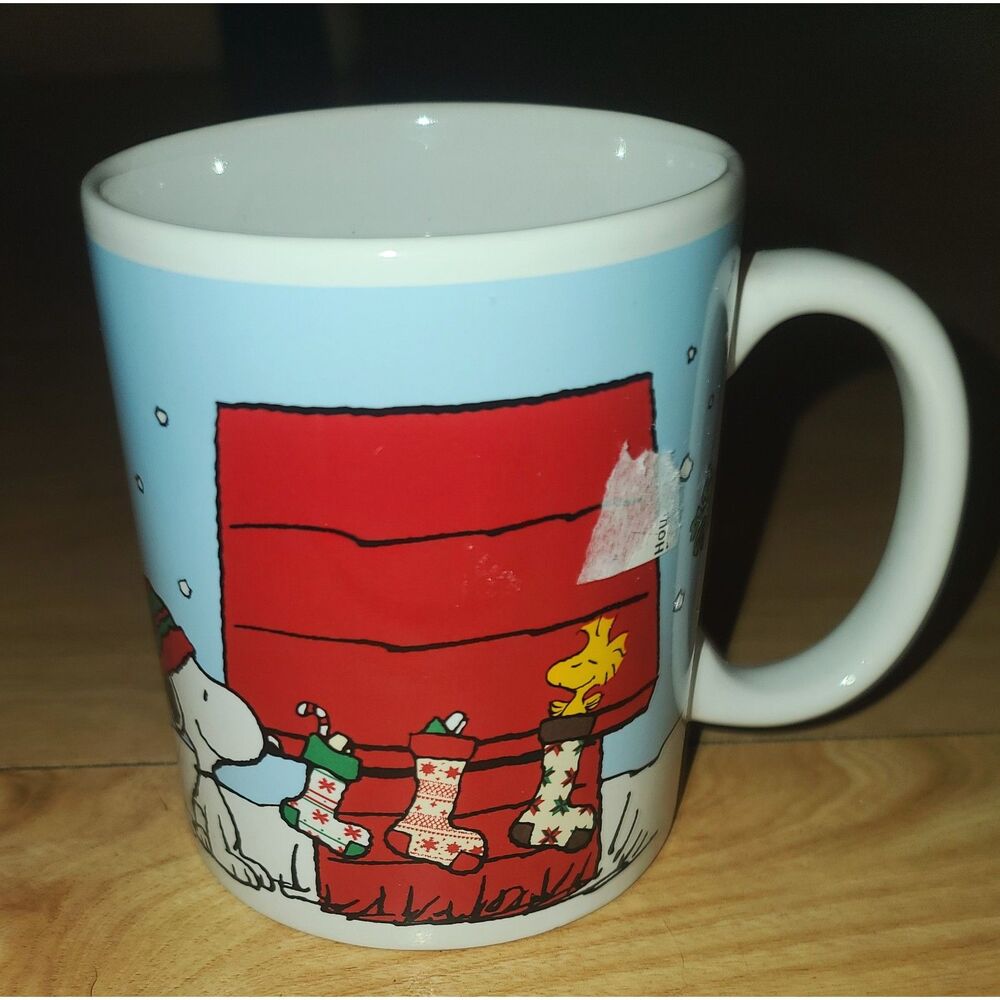 Snoopy & Woodstock & Christmas Stockings Hanging‎ on Doghouse & Snowman Mug 2016